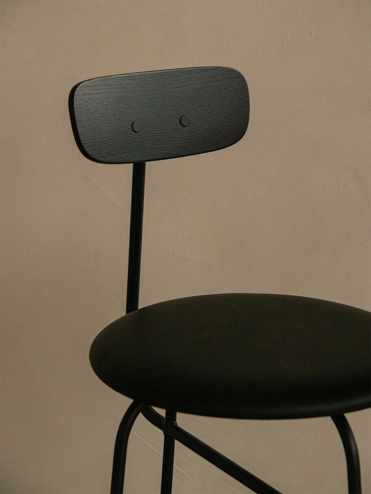 Bar Chair with Wood Veneer ¨C Minimalist 4-Leg Design for Kitchen Bars