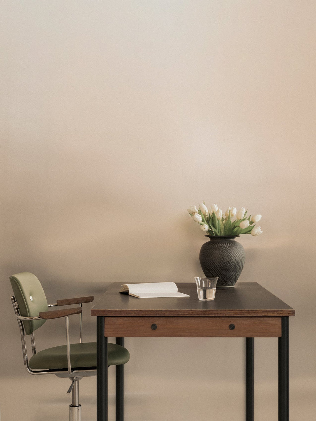 Fully Upholstered Task Chair with Armrests Polished Aluminium Base