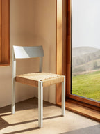 Sedia da pranzo in legno massello con seduta in corda di carta, impilabile, finiture rovere