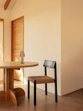 Sedia da pranzo in legno massello con seduta in corda di carta, impilabile, finiture rovere