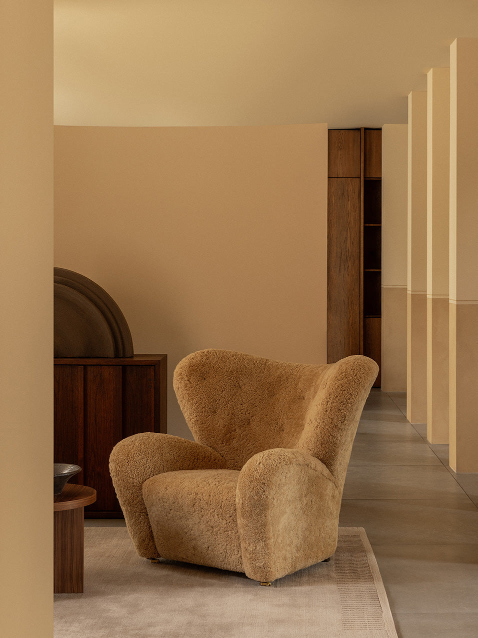 Lounge Chair in Sheepskin Curved Armchair, Oak Legs, Brass Casters