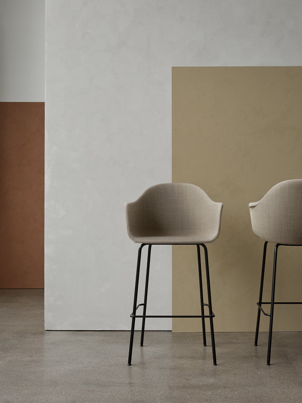 Upholstered Bar Chair ¨C Geometric Steel Base, 25mm Foam Seat