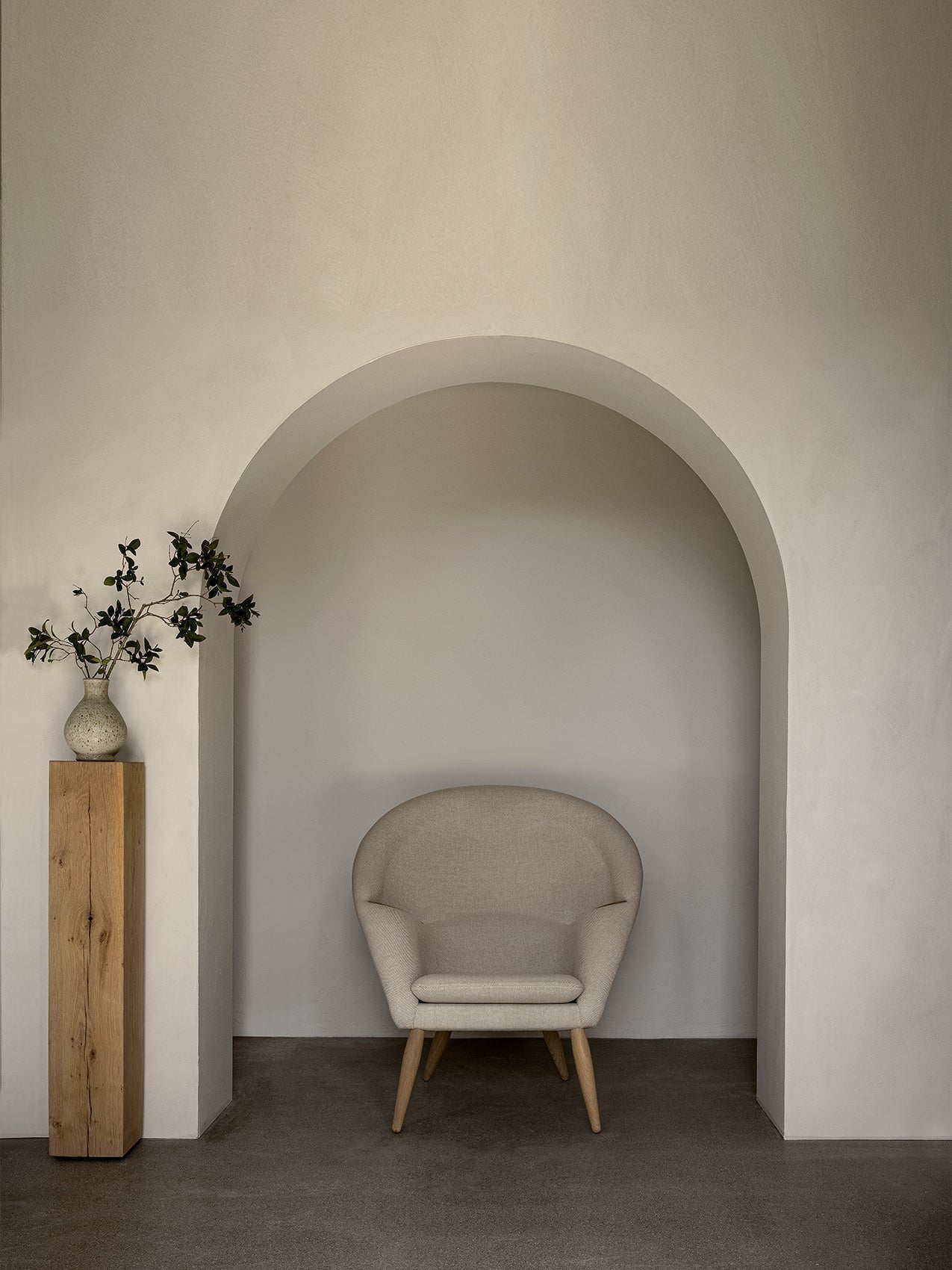 Lounge Chair Horseshoe Frame, Integrated Headrest, Wood Armrests