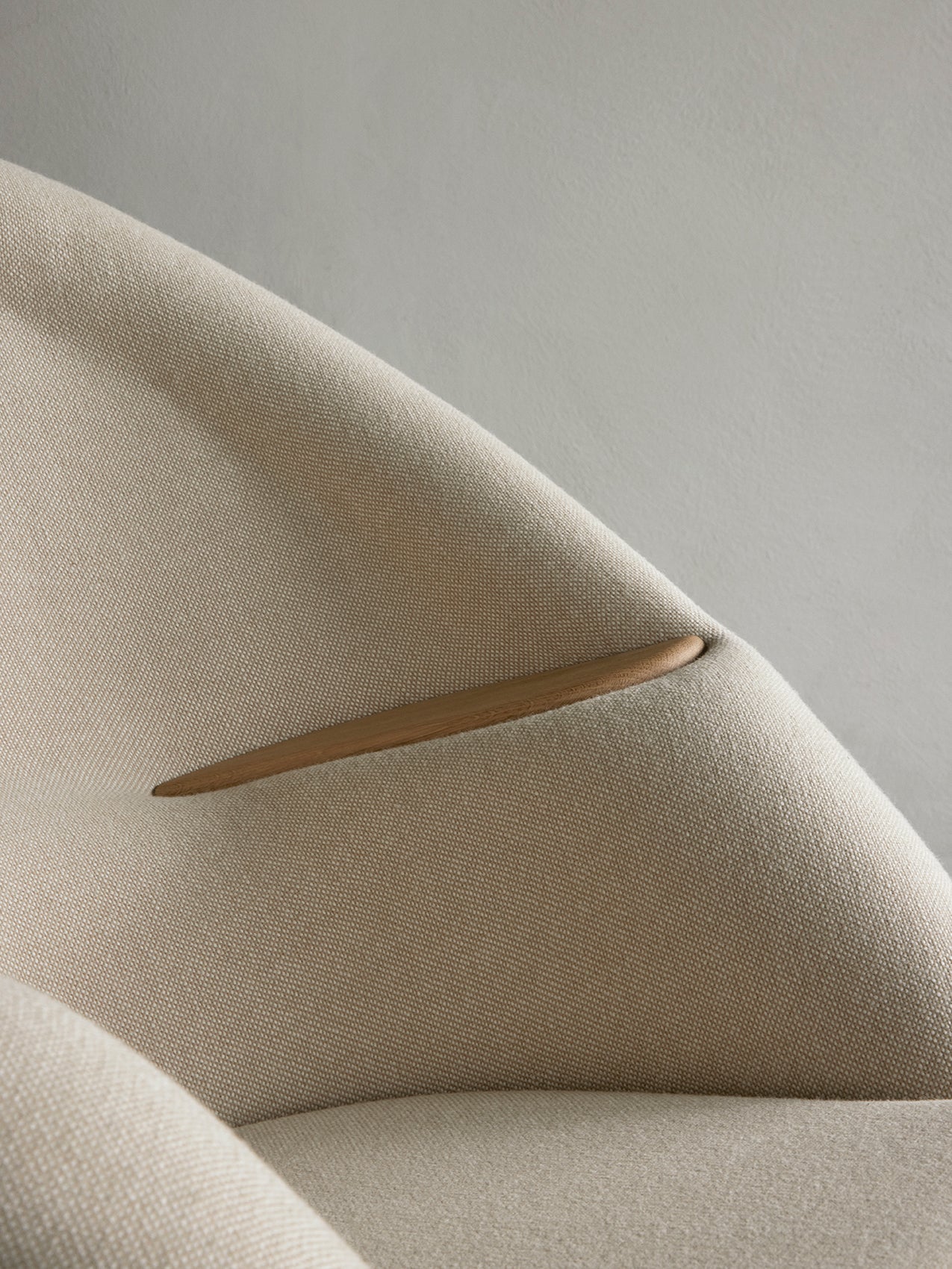 Lounge Chair Horseshoe Frame, Integrated Headrest, Wood Armrests