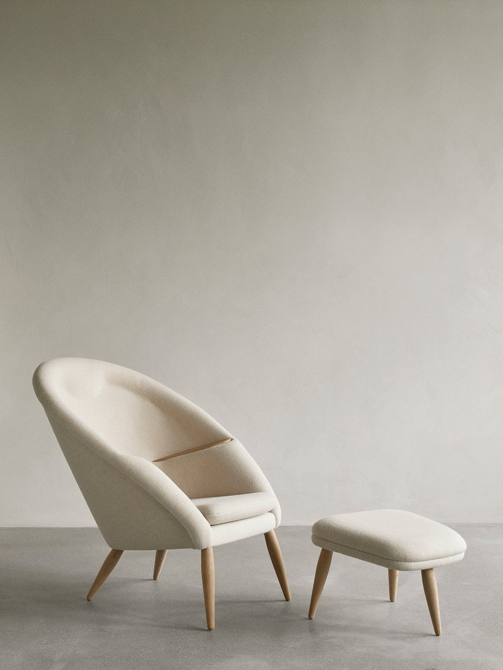 Lounge Chair Horseshoe Frame, Integrated Headrest, Wood Armrests