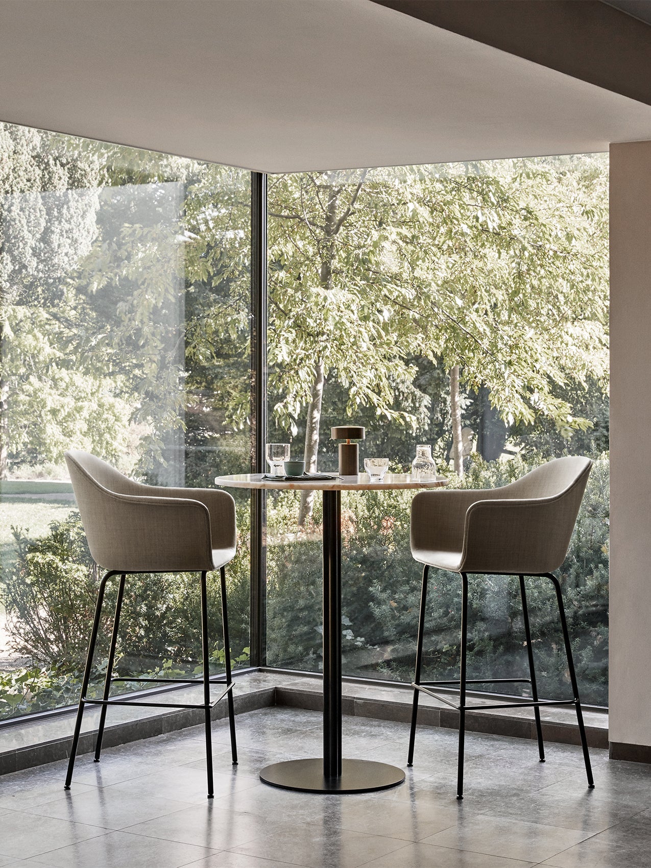 Upholstered Bar Chair ¨C Geometric Steel Base, 25mm Foam Seat