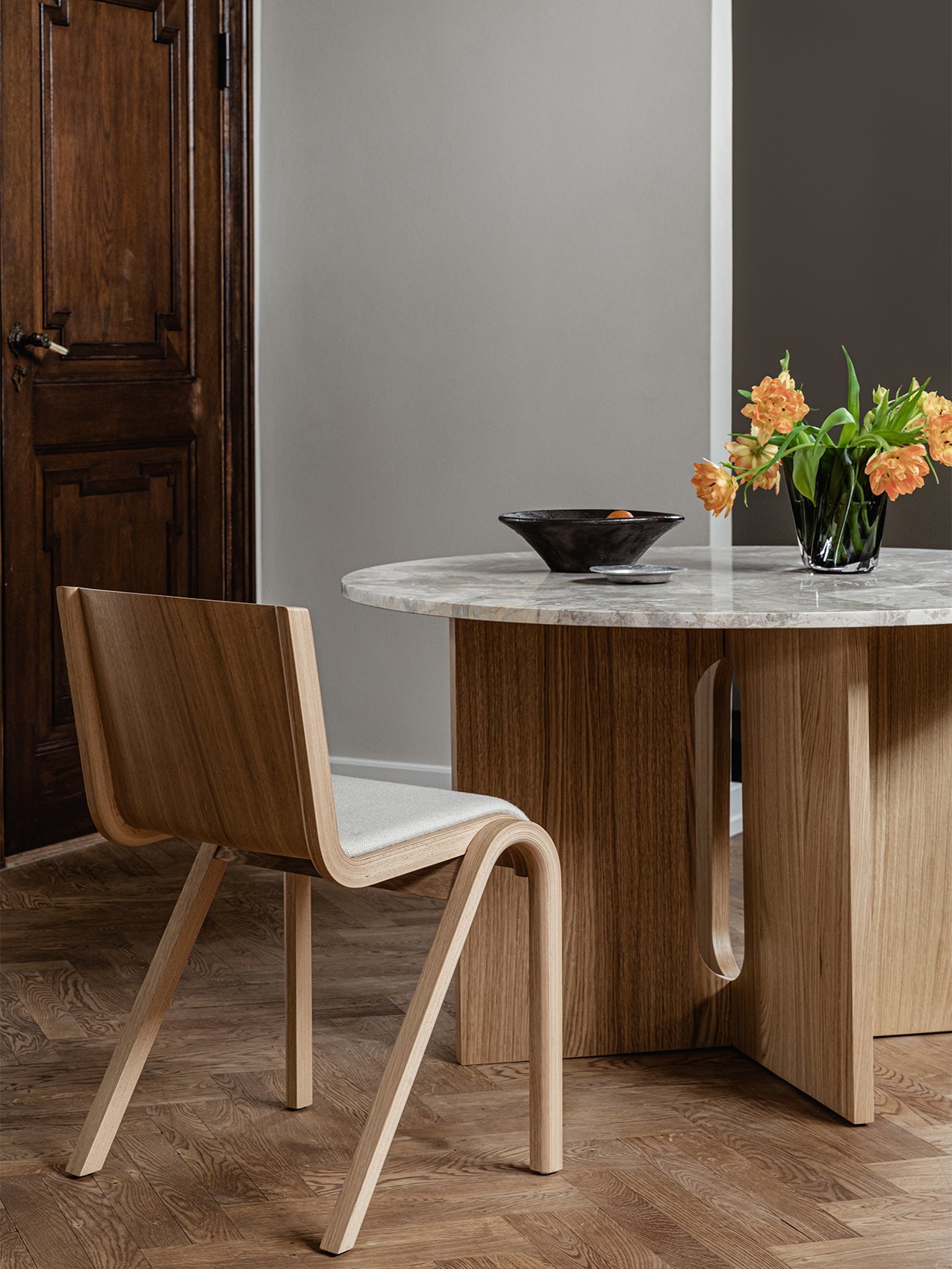 Cantilevered Dining Chair, Upholstered Seat ¨C Oak Veneer, Stackable