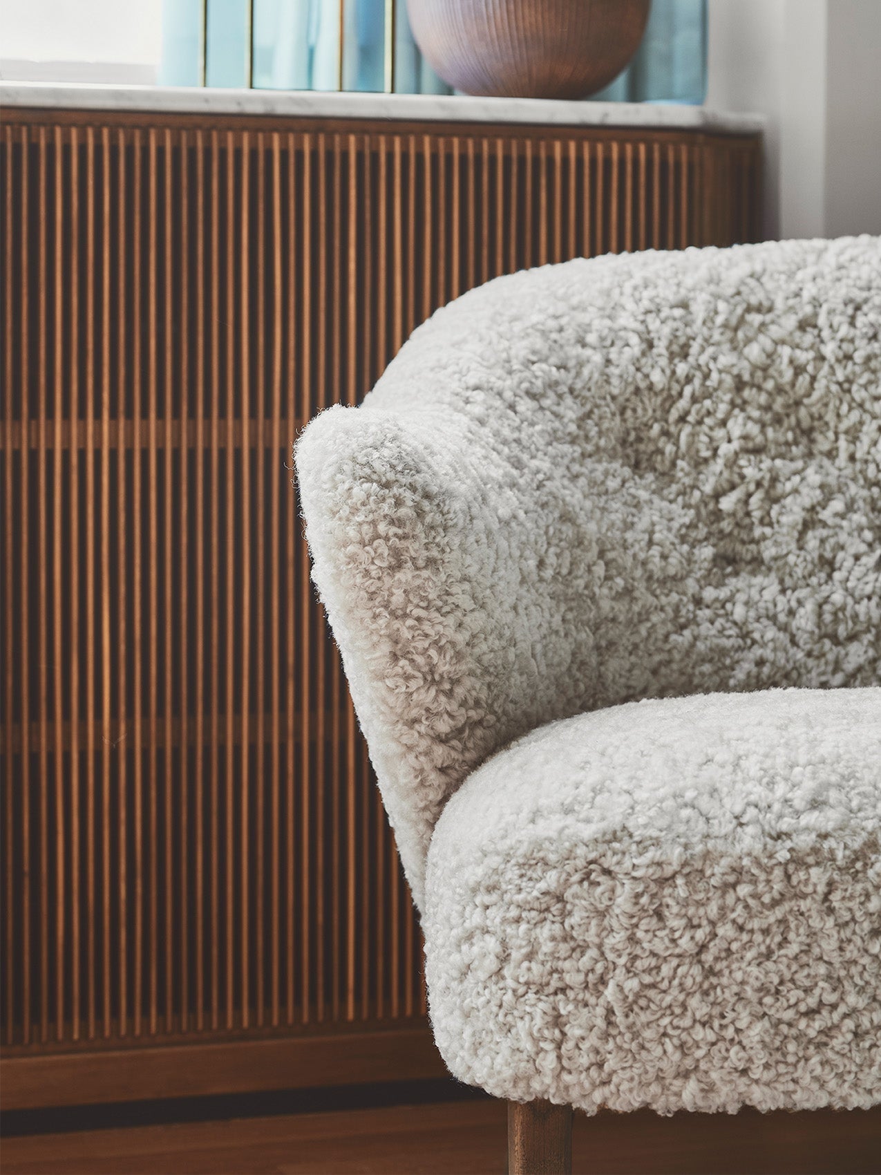 Compact Ottoman in Sheepskin Pairs with Lounge Chair