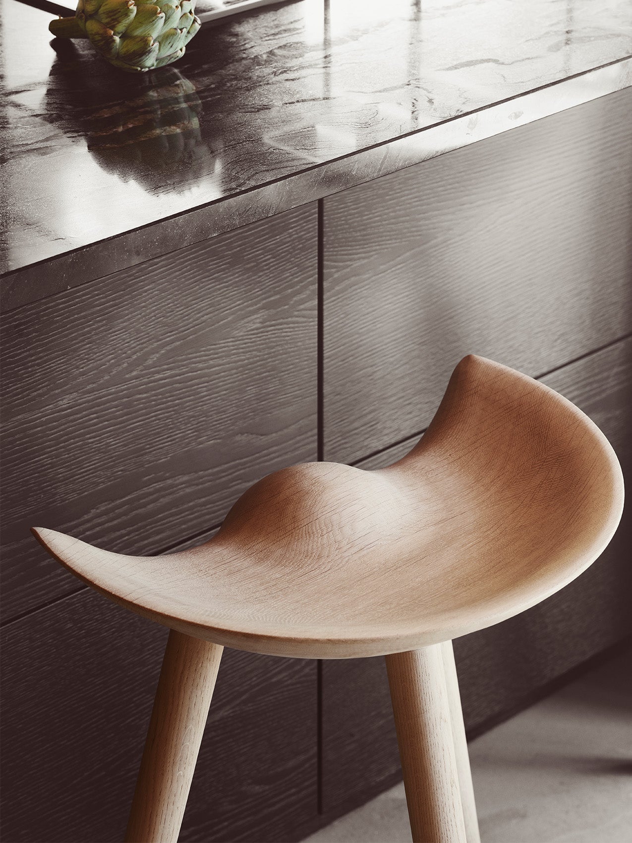 Sculptural 3-Leg Bar Stool ¨C Moulded Wood Seat, Collector¡¯s Design