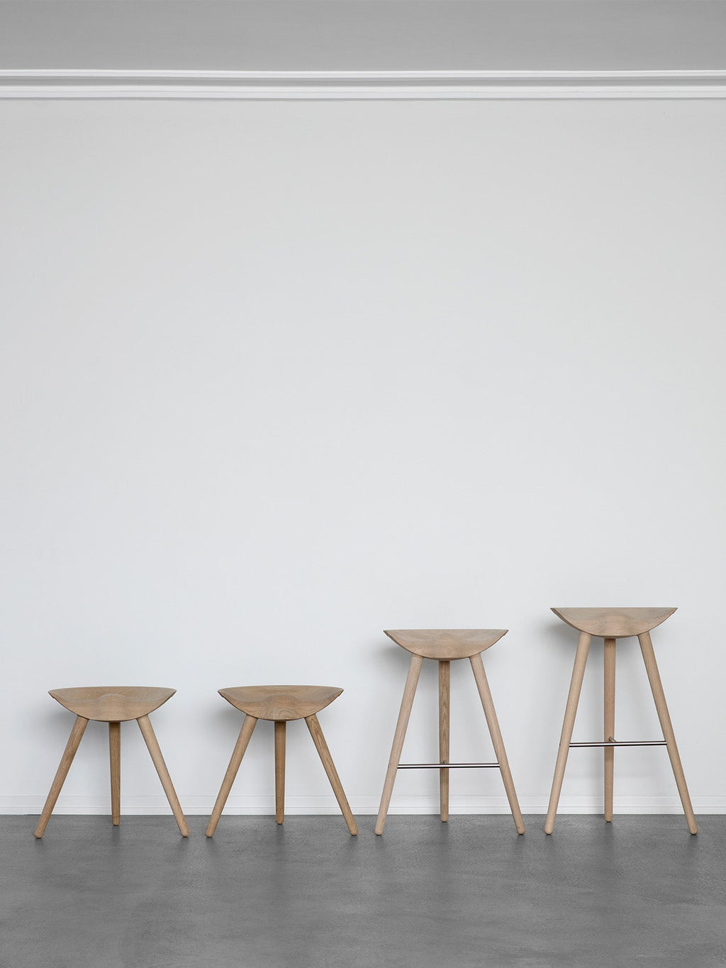 Sculptural 3-Leg Bar Stool ¨C Moulded Wood Seat, Collector¡¯s Design